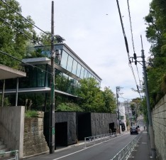 渋谷区南平台町、マンションの外観画像です