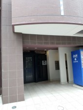 渋谷区神泉町、マンションのエントランス画像です