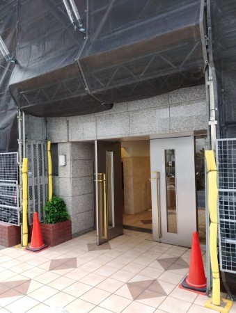 目黒区青葉台、マンションのエントランス画像です