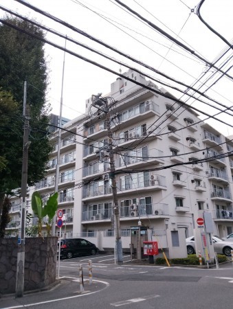 渋谷区南平台町、マンションの外観画像です