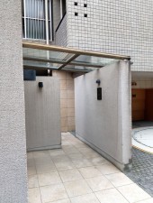 目黒区青葉台、マンションのエントランス画像です