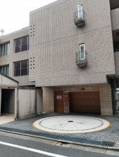 目黒区青葉台、マンションの駐車場画像です