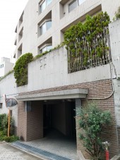 目黒区青葉台、マンションの駐車場画像です