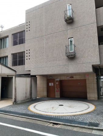 目黒区青葉台、マンションの駐車場画像です