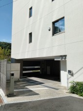 渋谷区松濤、マンションの駐車場画像です