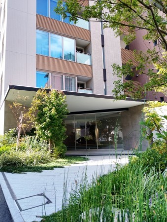 渋谷区松濤、マンションのエントランス画像です