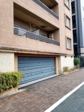 渋谷区松濤、マンションの駐車場画像です