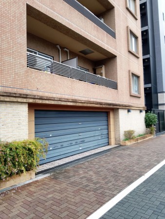 渋谷区松濤、マンションの駐車場画像です