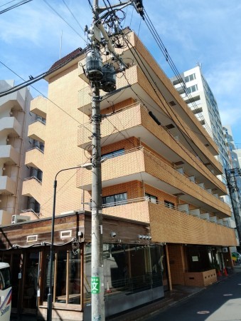 渋谷区宇田川町、マンションの外観画像です