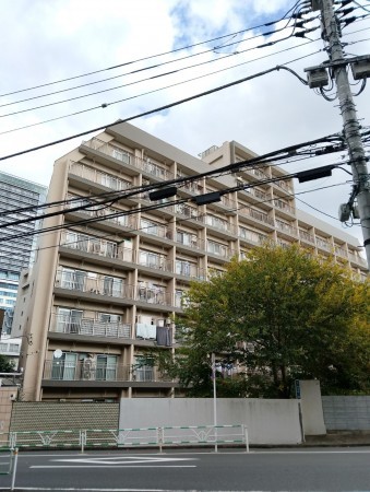 渋谷区鶯谷町、マンションの外観画像です