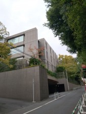 渋谷区南平台町、マンションの外観画像です