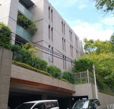 渋谷区南平台町、マンションの外観画像です