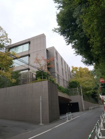 渋谷区南平台町、マンションの外観画像です