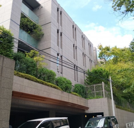 渋谷区南平台町、マンションの外観画像です