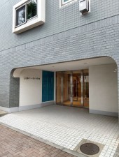 渋谷区松濤、マンションのエントランス画像です