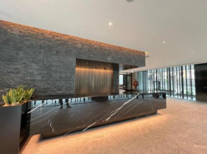 渋谷区渋谷、マンションのエントランス画像です