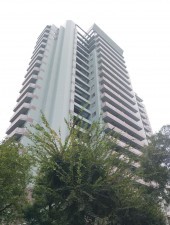 目黒区青葉台、マンションの外観画像です