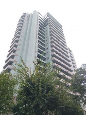 目黒区青葉台、マンションの外観画像です