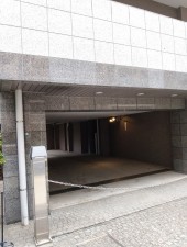 渋谷区神泉町、マンションの駐車場画像です