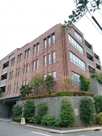 世田谷区、マンションの外観画像です