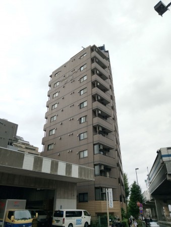 目黒区青葉台、マンションの外観画像です