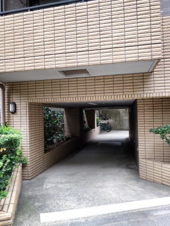 目黒区青葉台、マンションの駐車場画像です