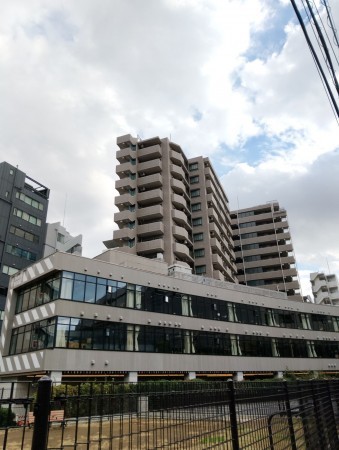 渋谷区東、マンションの外観画像です