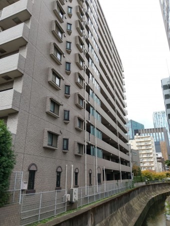 渋谷区東、マンションの外観画像です