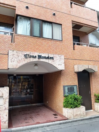 渋谷区円山町、マンションのエントランス画像です