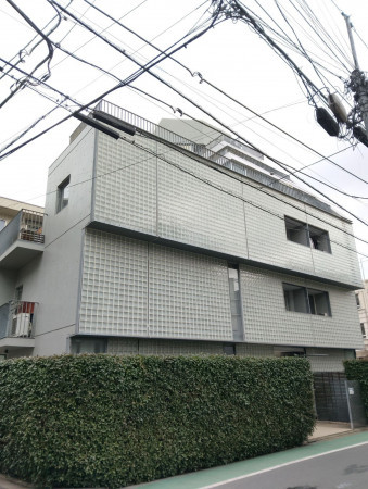 目黒区青葉台、マンションの外観画像です