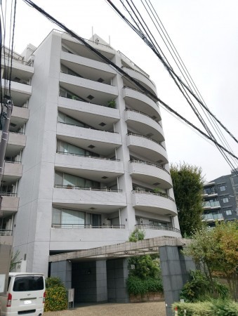 目黒区駒場、マンションの外観画像です