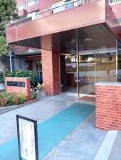 渋谷区猿楽町、マンションのエントランス画像です