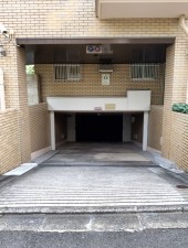 渋谷区神山町、マンションの駐車場画像です