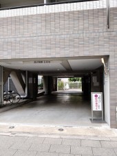 目黒区青葉台、マンションの駐車場画像です