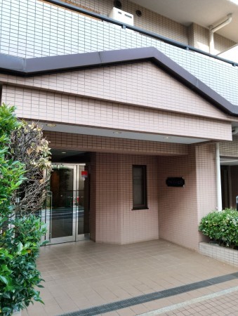 世田谷区、マンションのエントランス画像です