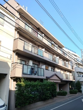 世田谷区、マンションの外観画像です