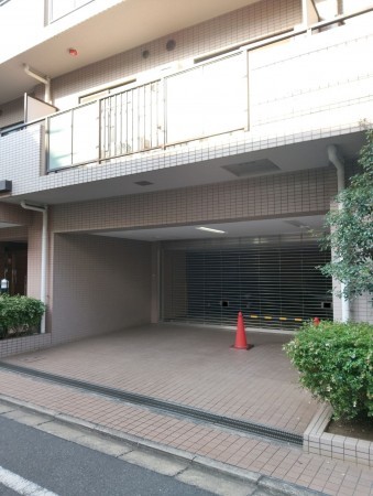 世田谷区、マンションの駐車場画像です