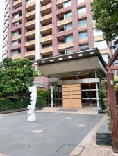 渋谷区渋谷、マンションのエントランス画像です