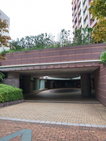 渋谷区渋谷、マンションの駐車場画像です