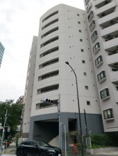 目黒区青葉台、マンションの外観画像です