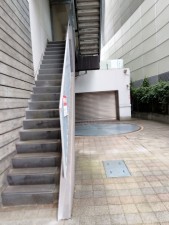 渋谷区松濤、マンションの駐車場画像です