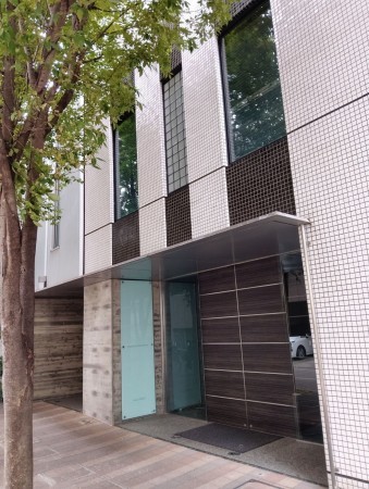 渋谷区松濤、マンションのエントランス画像です