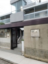 世田谷区、マンションのエントランス画像です