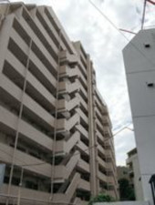 渋谷区鶯谷町、マンションの外観画像です