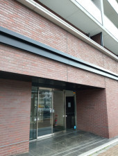 渋谷区代々木、マンションのエントランス画像です
