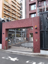 渋谷区代々木、マンションの駐車場画像です