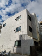 渋谷区本町、マンションの外観画像です