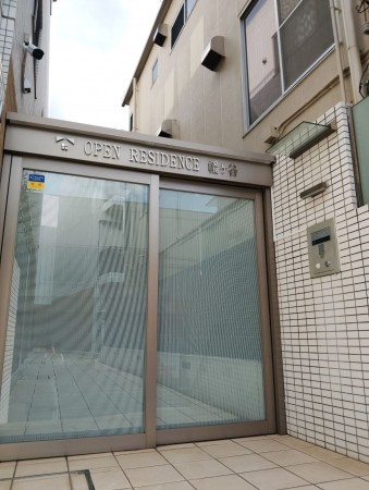 渋谷区本町、マンションのエントランス画像です