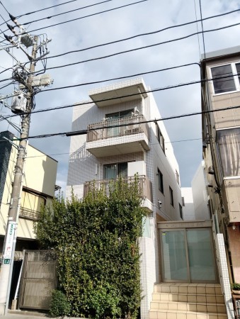 渋谷区本町、マンションの外観画像です