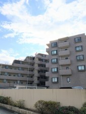 中野区、マンションの外観画像です